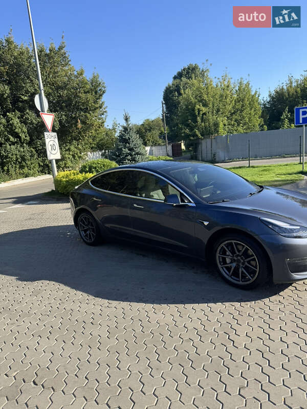 Седан Tesla Model 3 2019 в Киеве