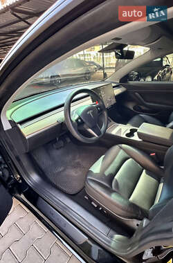 Седан Tesla Model 3 2021 в 