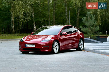 Седан Tesla Model 3 2021 в 