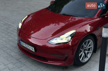 Седан Tesla Model 3 2021 в 