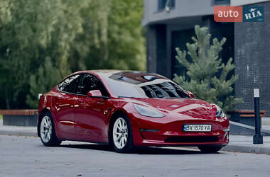 Седан Tesla Model 3 2021 в 
