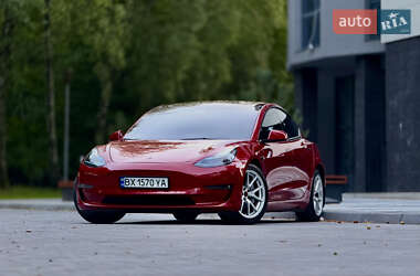 Седан Tesla Model 3 2021 в 