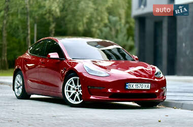 Седан Tesla Model 3 2021 в 