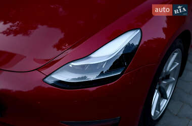 Седан Tesla Model 3 2021 в 