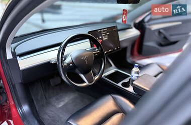 Седан Tesla Model 3 2021 в 