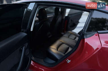 Седан Tesla Model 3 2021 в 
