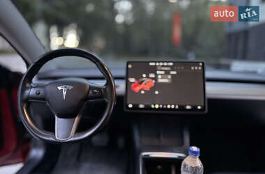 Седан Tesla Model 3 2021 в 