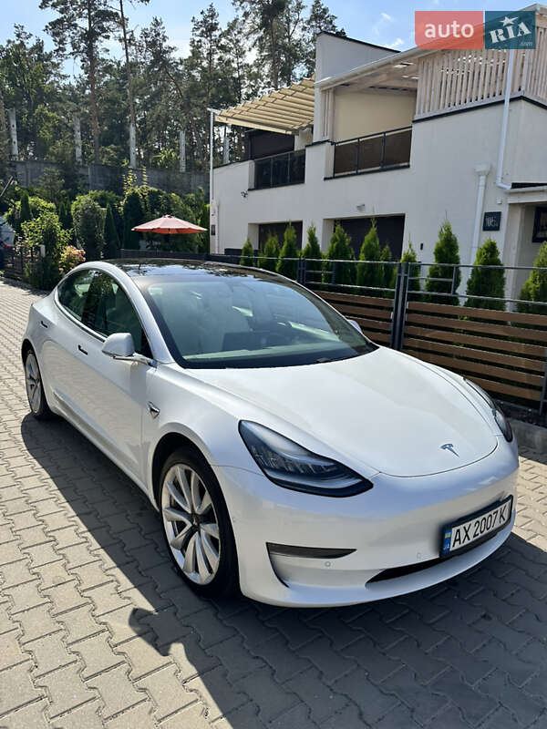 Седан Tesla Model 3 2019 в Киеве