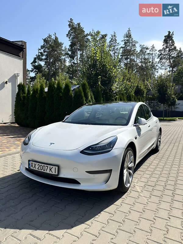 Седан Tesla Model 3 2019 в Киеве