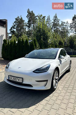 Седан Tesla Model 3 2019 в 
