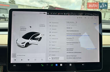 Седан Tesla Model 3 2020 в 