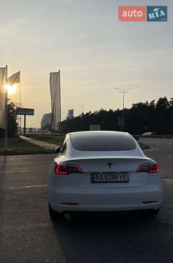Седан Tesla Model 3 2021 в 