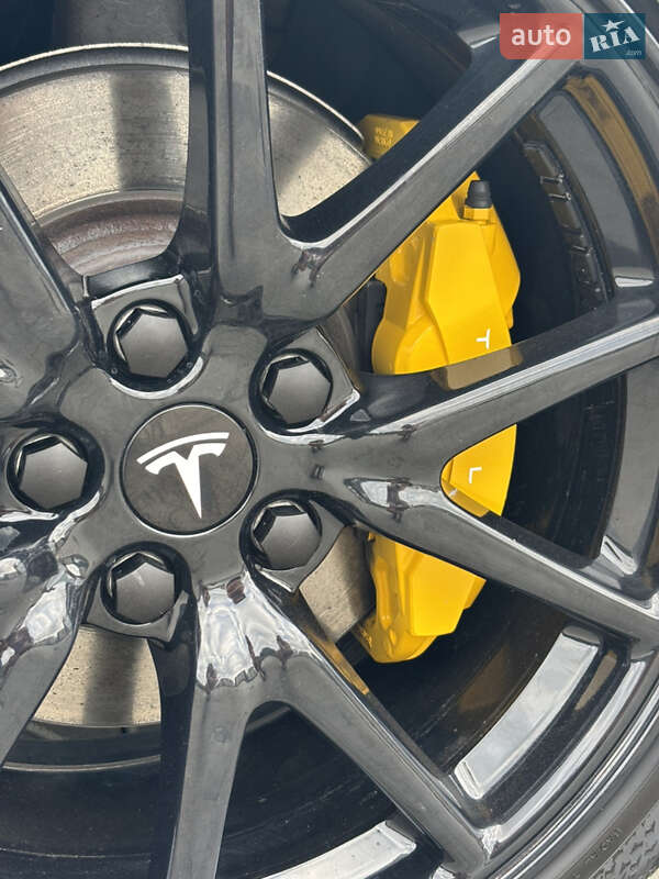 Седан Tesla Model 3 2020 в Львові