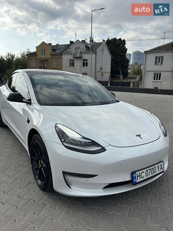 Седан Tesla Model 3 2020 в Львові