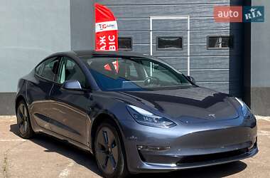 Седан Tesla Model 3 2023 в 