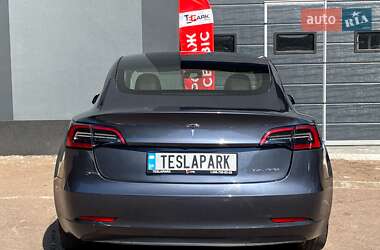 Седан Tesla Model 3 2023 в 