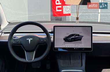 Седан Tesla Model 3 2023 в 