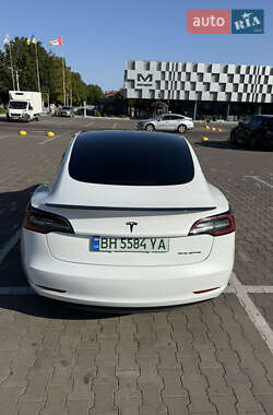 Седан Tesla Model 3 2021 в 