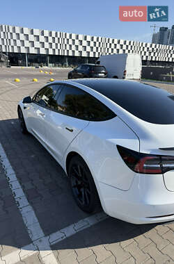Седан Tesla Model 3 2021 в 