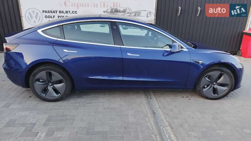 Седан Tesla Model 3 2020 в Шепетівці