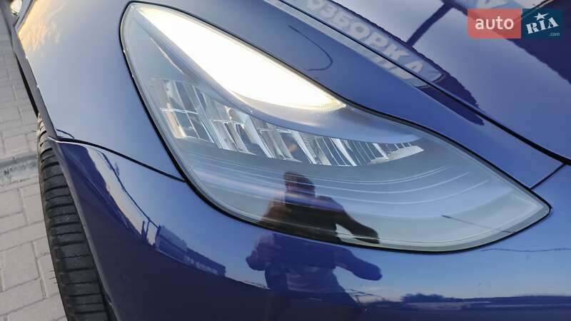 Седан Tesla Model 3 2020 в Шепетівці