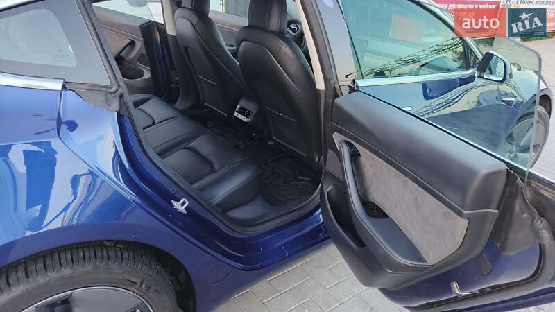 Седан Tesla Model 3 2020 в Шепетівці