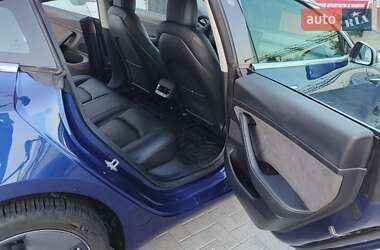 Седан Tesla Model 3 2020 в 