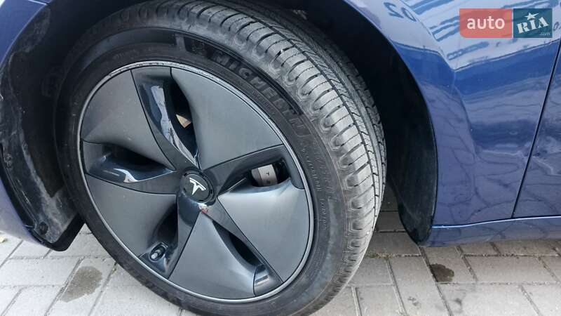 Седан Tesla Model 3 2020 в Шепетівці