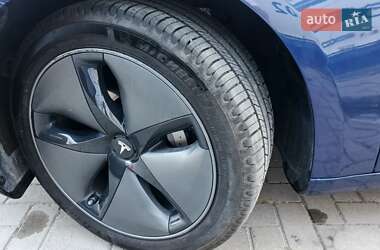 Седан Tesla Model 3 2020 в 