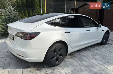 Седан Tesla Model 3 2021 в 