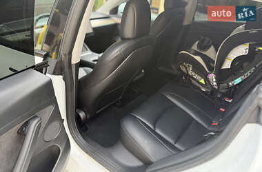 Седан Tesla Model 3 2021 в 