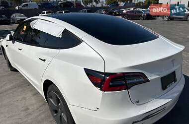 Седан Tesla Model 3 2021 в 