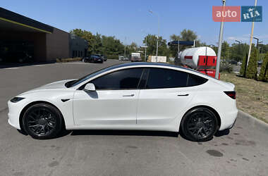 Седан Tesla Model 3 2024 в 