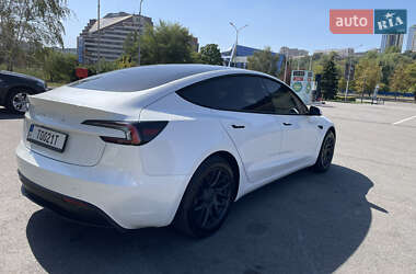 Седан Tesla Model 3 2024 в 