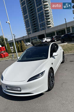 Седан Tesla Model 3 2024 в 