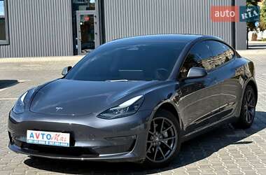 Седан Tesla Model 3 2022 в 