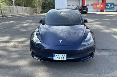 Седан Tesla Model 3 2022 в 