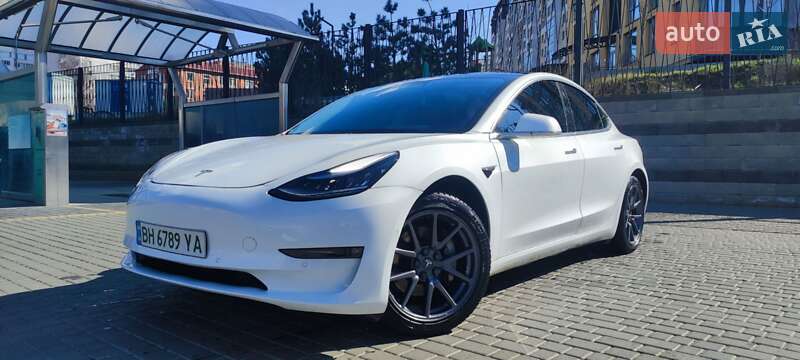 Tesla Model 3 2020