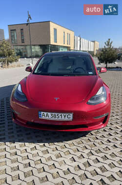 Седан Tesla Model 3 2022 в 
