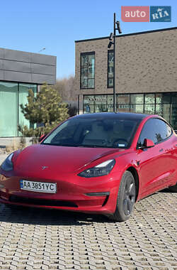 Седан Tesla Model 3 2022 в 