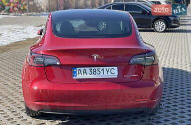 Седан Tesla Model 3 2022 в 
