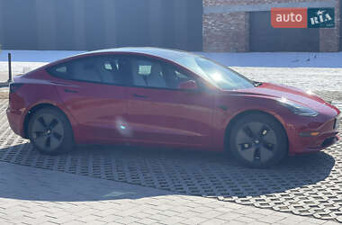 Седан Tesla Model 3 2022 в 