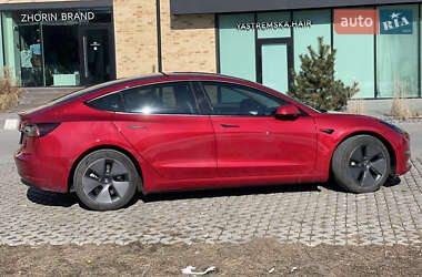 Седан Tesla Model 3 2022 в 