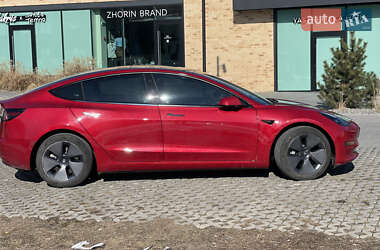 Седан Tesla Model 3 2022 в 