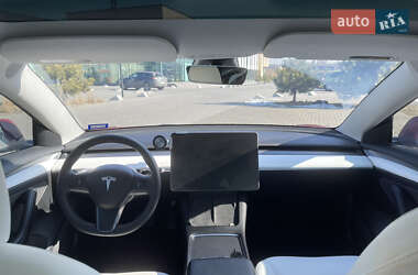 Седан Tesla Model 3 2022 в 