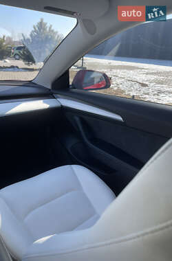 Седан Tesla Model 3 2022 в 