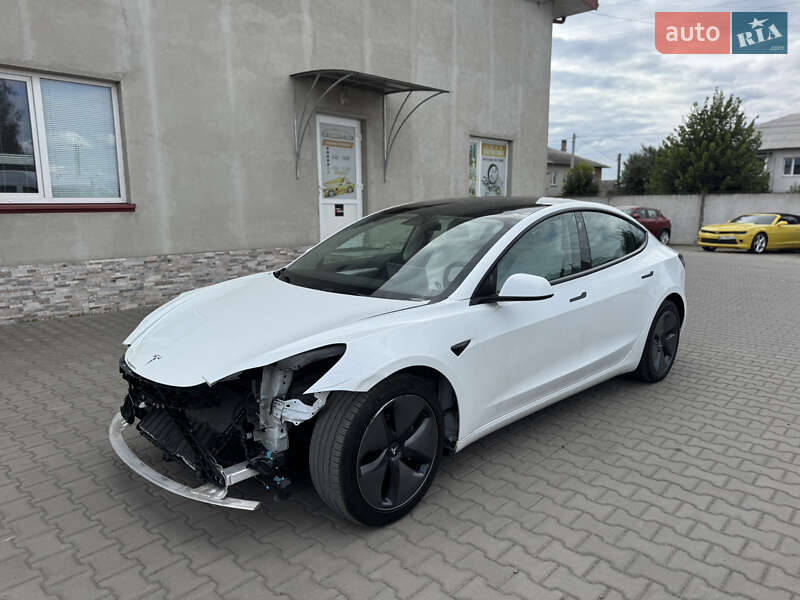 Седан Tesla Model 3 2022 в 