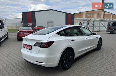 Седан Tesla Model 3 2022 в 
