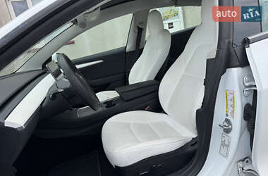 Седан Tesla Model 3 2022 в 