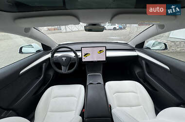 Седан Tesla Model 3 2022 в 